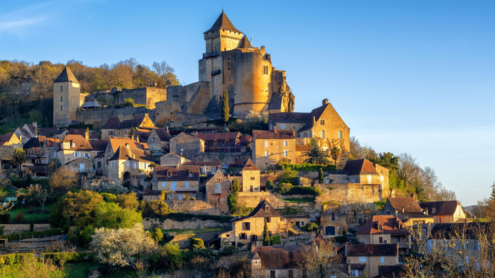 Castelnaud-la-Chapelle village with Château de Castelnaud castle, Dordogne, Perigord noir, France (700x393, 361Kb)