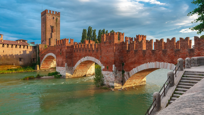 Castelvecchio at sunset, Verona, Northern Italy (700x393, 347Kb)