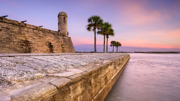 Castillo de San Marcos National Monument at morning, St. Augustine, Florida, USA (700x393, 337Kb)