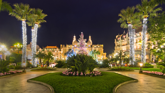 Christmas tree in front of the palace of casino of Monaco at dusk, Montecarlo, France (700x393, 395Kb)