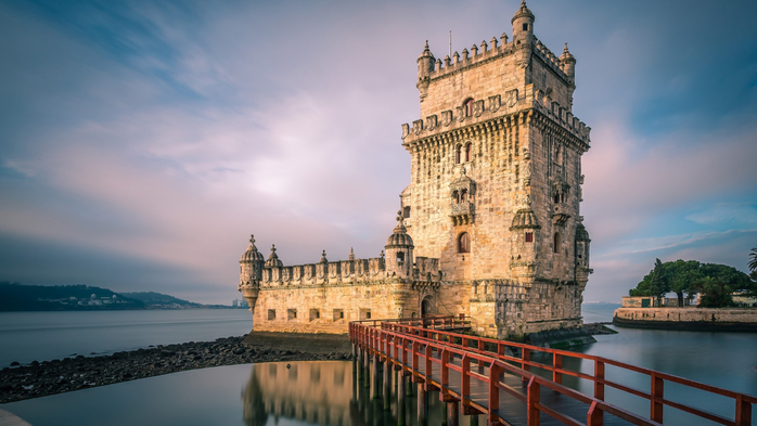 Belém Tower (Torre de Belém) at the Tagus river in Lisbon at sunrise, Portugal (700x393, 278Kb)