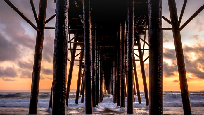 Beneath Oceanside Pier in San Diego County, California, USA (700x393, 314Kb)