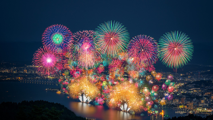 Biwako fireworks festival at Lake Biwa in summer, Otsu, Shiga, Japan (700x393, 393Kb)