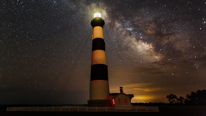 Bodie Lighthouse on North Carolinas Outer Banks, USA (700x393, 285Kb)