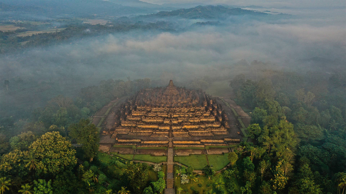 BorobudurTemple_EN-US7797430626_1920x1080 (700x393, 333Kb)