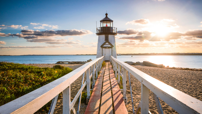 Brant Point Lighthouse at entrance of Nantucket Harbor, Nantucket, Massachusetts, USA (700x393, 379Kb)