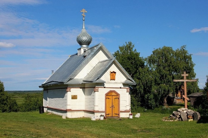 Черевково. Церковь (до 2004 г. - часовня) Петра Черевковского, нач. XVIII в. (700x466, 123Kb)