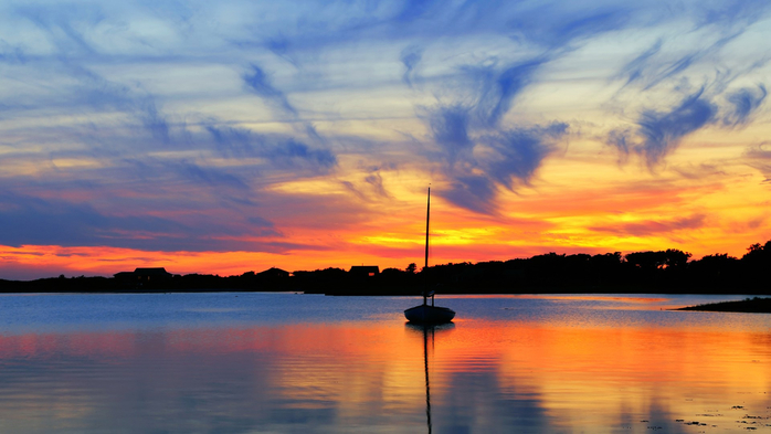 Sunset and sailboat in Marthas Vineyard, Massachusetts, USA (700x393, 275Kb)