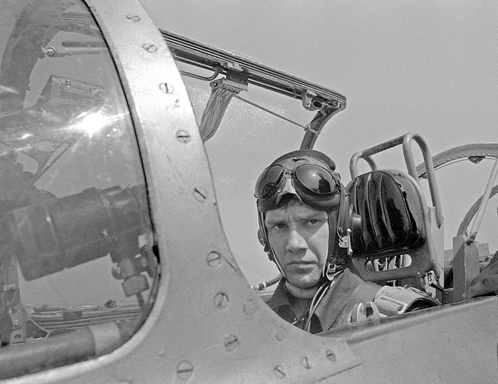 ссср Будущий лейтенант перед первым самостоятельным полетом, Омск 1976 год (700x539, 235Kb)