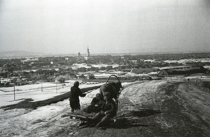 ссср В городе Жигулевске, 1952 год (700x456, 257Kb)