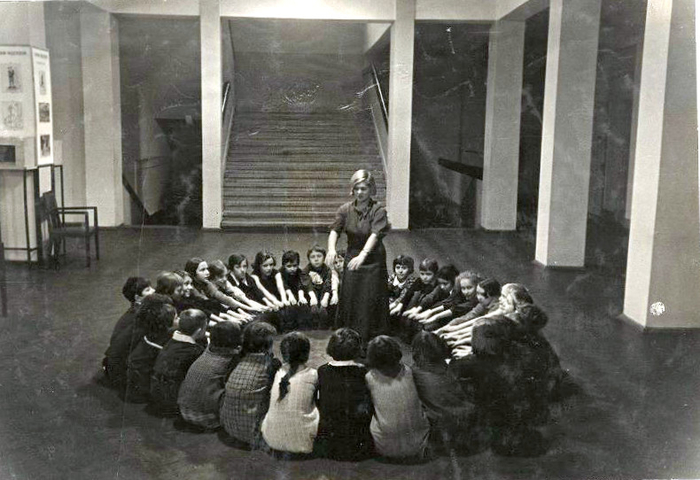 ссср Занятия по ритмике. Театрализованная постановка «Цветок», Москва 1935 год (700x480, 289Kb)