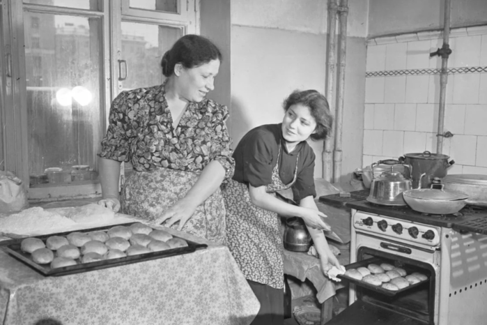 ссср На кухне в 1958 (700x466, 300Kb)