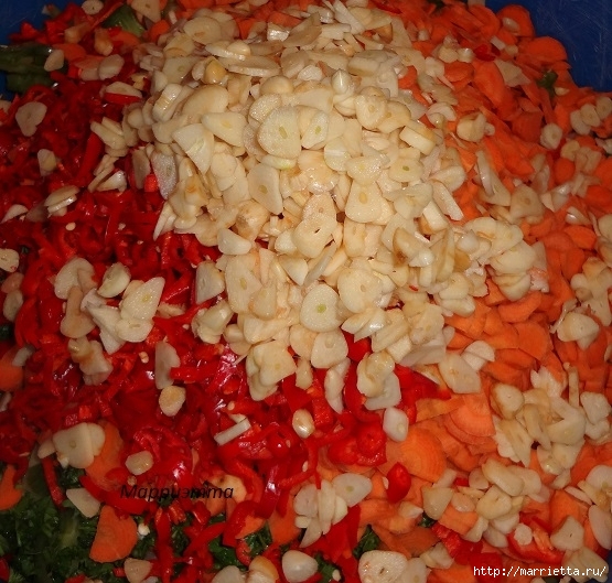 Салат из зеленых помидор с морковкой (13) (555x529, 323Kb)