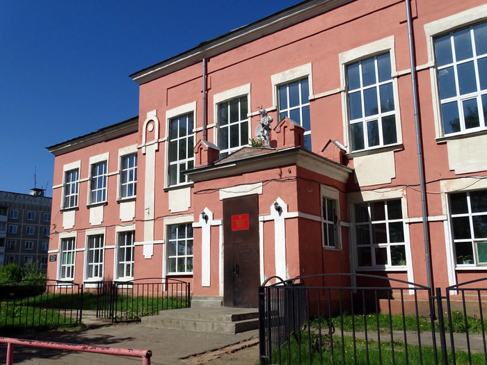 0 0 Здание мужской гимназии отрытой в 1911 году, сейчас общеобразовательная школа №1 (700x525, 424Kb)