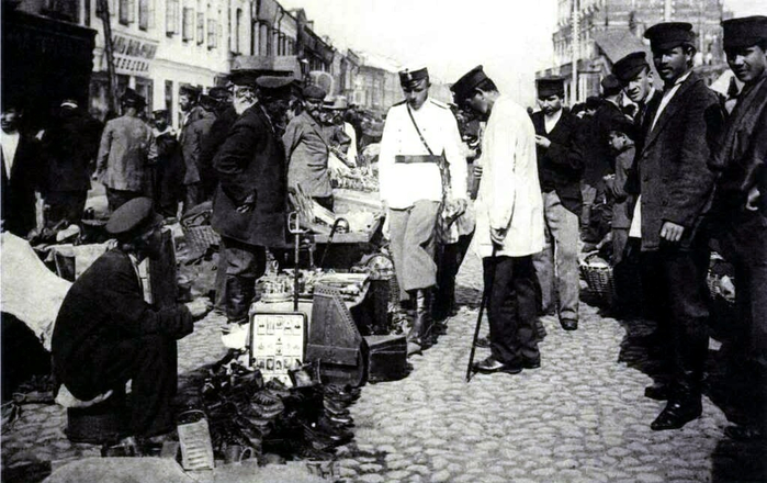  оссия Полицейский рейд на Сухарёвском рынке, Москва, 1910 (700x440, 299Kb)