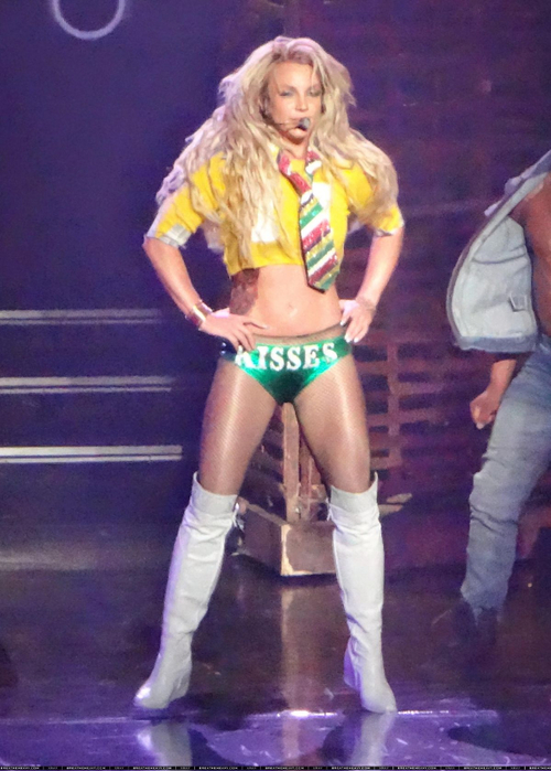 britney-spears-performs-in-las-vegas-04-09-2016_7 (500x700, 352Kb)