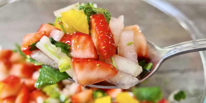 Strawberry-Salsa-Close-up-1024x703 (700x350, 211Kb)