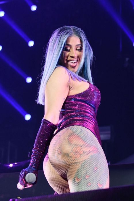 cardi-b-performs-at-staples-center-concert-during-bet-experience-in-los-angeles-06-22-2019-2 (466x700, 290Kb)