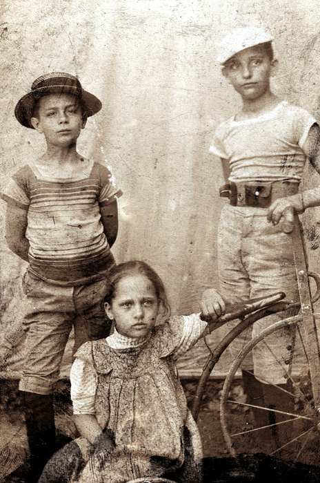 Венгерские дети из Будапешта, 1902 год (464x700, 430Kb)