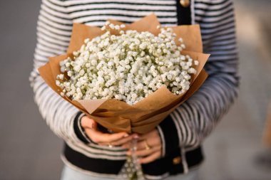 depositphotos_624615266-stock-photo-selective-focus-bouquet-beautiful-white (380x253, 21Kb)