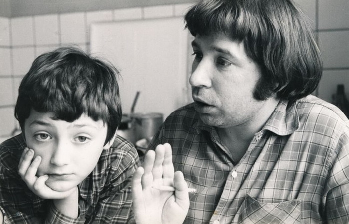1975 Viktor Pivovarov se synem Pavlem (1975) (700x450, 96Kb)
