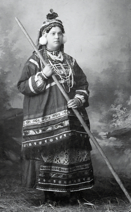  оссия Женщина в народном костюме  язанской губернии, 1902 год (434x700, 275Kb)