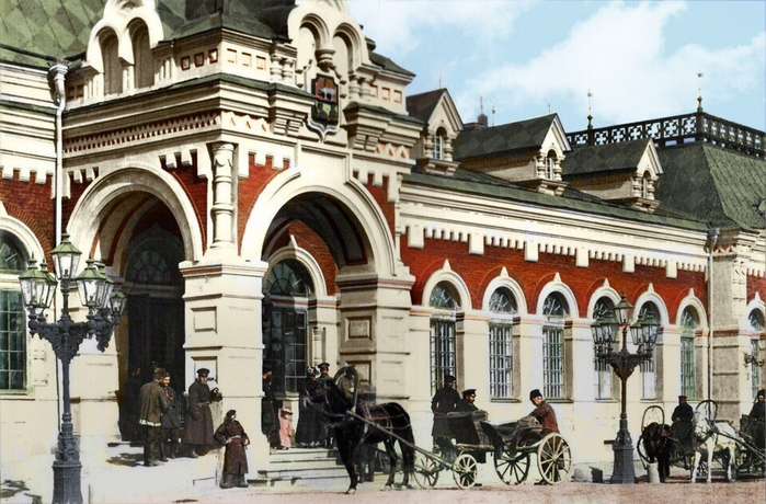  оссия Старый вокзал — здание бывшего вокзала в Екатеринбурге, построенного по проекту архитектора Петра Павловича Шрейбера в 1878 году. (700x460, 390Kb)