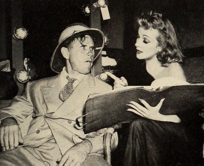 Tay_Garnett_and_Marlene_Dietrich,_1940 (700x571, 368Kb)