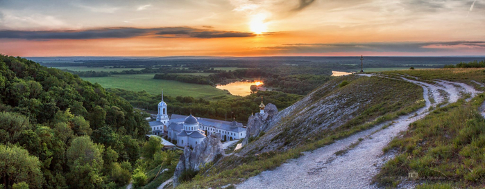 Свято-Успенский Дивногорский мужской монастырь (700x273, 252Kb)