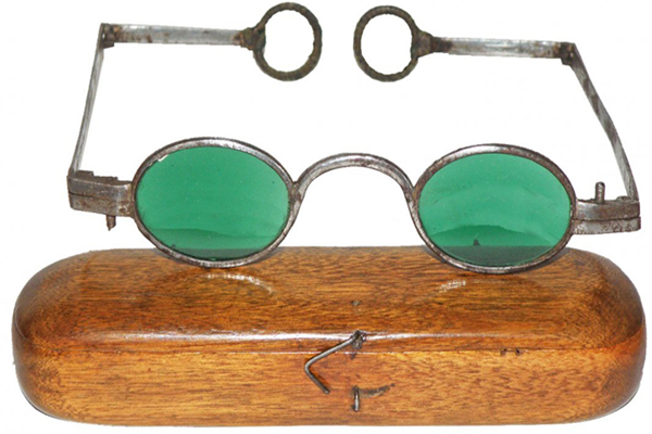 0 0 Солнцезащитные очки в древности (600x400, 332Kb)