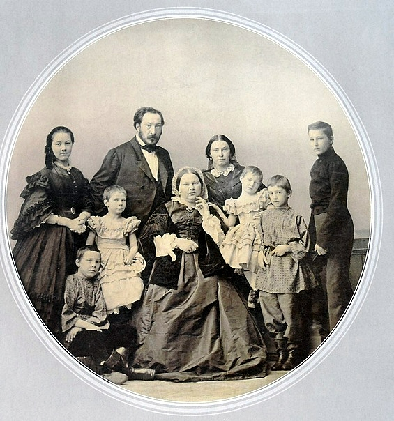  оссия Купеческая семья 1863 год (565x604, 300Kb)