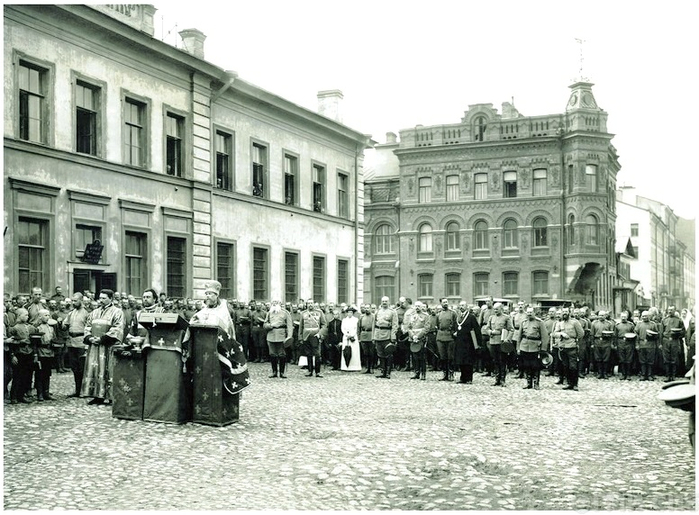  оссия молебен перед отправкой на фронт автомобильной роты лейб-гвардии Артиллерийской бригады, Петербург 1915 год (700x515, 360Kb)