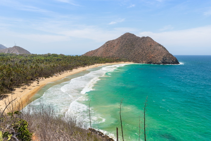 Breaking_waves_in_a_beautiful_Caribbean_beach_in_Choroni_Venezuela_1393129664_8654 (700x467, 116Kb)