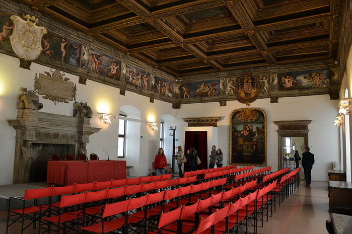 Trento,_Castello_del_Buonconsiglio_Dossi_frescoes,_-_Carlo_Dell'Orto (700x465, 143Kb)