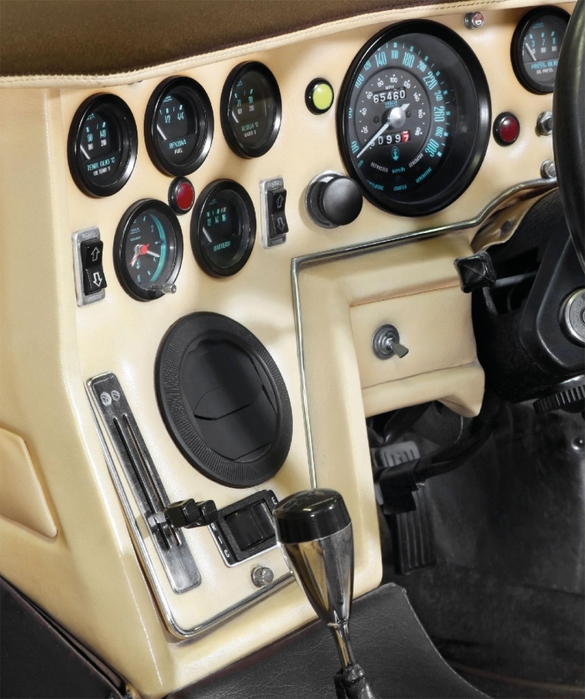 6627324_The_Classic_Car_Book_The_Definitive_Visual_History__2016__DK200 (585x700, 272Kb)