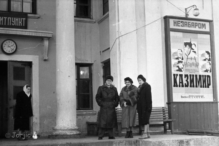 ссср Возле кинотеатра Вымпел, Одесса 1959 год (700x466, 161Kb)