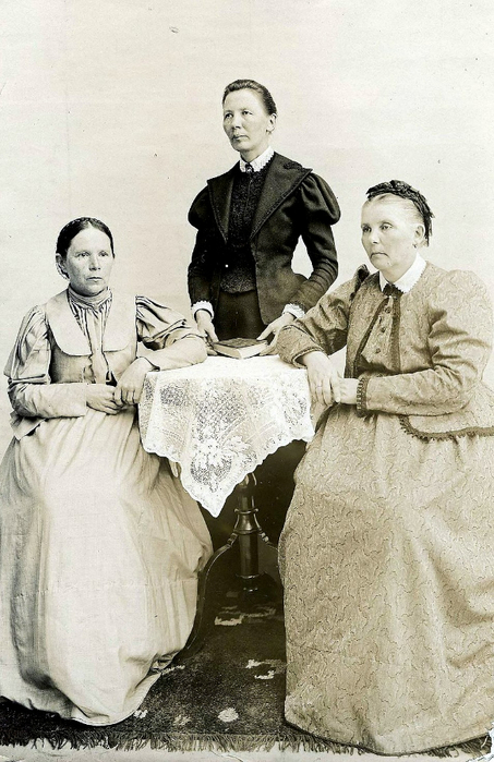 Р РѕСЃСЃРёСЏ Р–РµРЅР° Рё СЃРµСЃС‚СЂС‹ Р¶РµРЅС‹ РєСѓРїС†Р° Р“.Р’. Р®РґРёРЅР°, РљСЂР°СЃРЅРѕСЏСЂСЃРє 1895 РіРѕРґ (453x700, 334Kb)