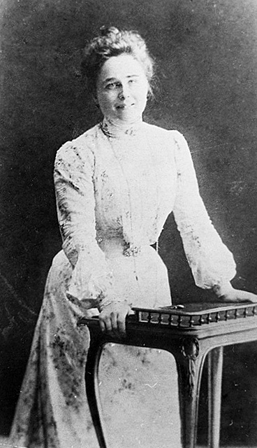 оссия Вера Александровна Мезенцова (урожд. Пушкина), 1902 г (368x640, 135Kb)