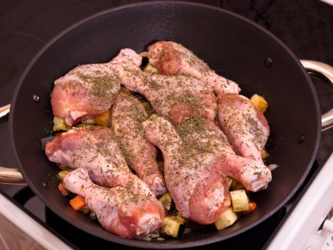 Куриная голень, тушенная с баклажанами и помидорами (3) (480x360, 158Kb)