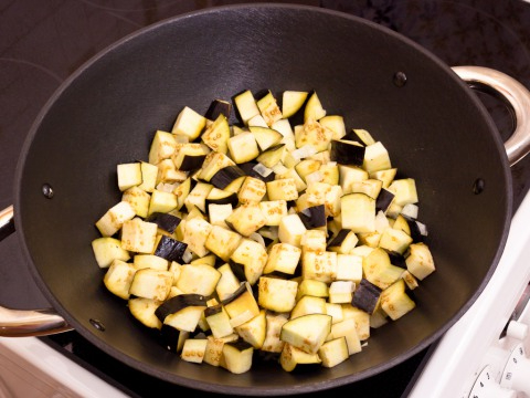 Куриная голень, тушенная с баклажанами и помидорами (5) (480x360, 162Kb)