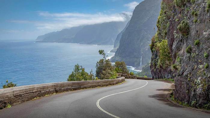 madeira-island-driving-unsplash (700x393, 39Kb)