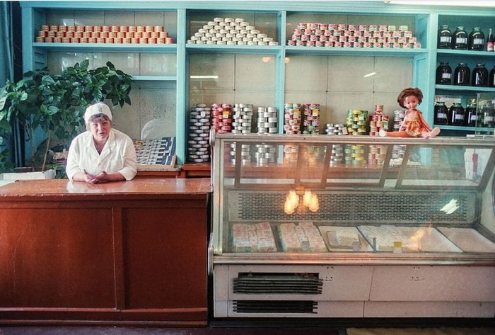 ссср Новая Ладога, Ленинградская область. В магазине, 1987 год (700x473, 539Kb)