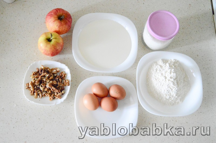 сметанная шарлотка с яблоками и грецкими орехами 2 (700x465, 275Kb)