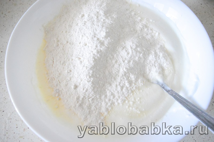 сметанная шарлотка с яблоками и грецкими орехами 6 (700x465, 242Kb)