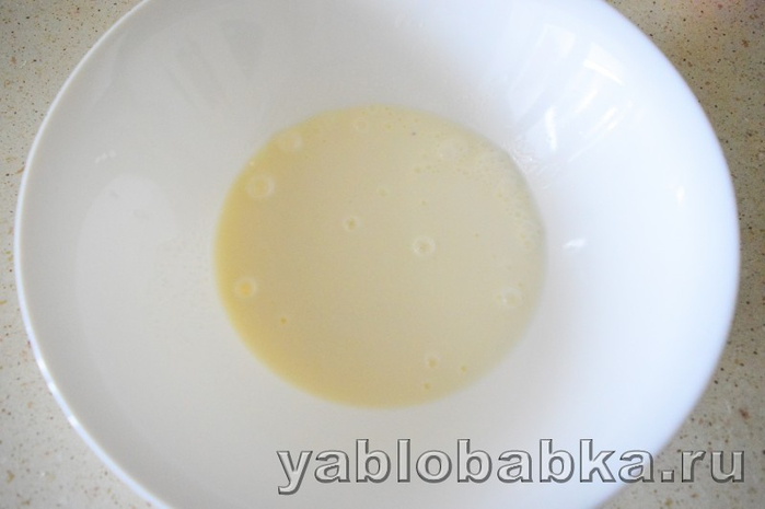 сметанная шарлотка с яблоками и грецкими орехами 10 (700x465, 184Kb)