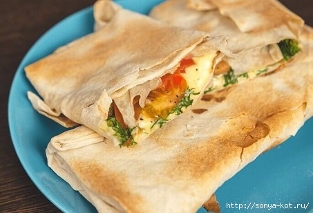 136816567_Lavash_s_pomidorami_i_suyrom (453x308, 93Kb)