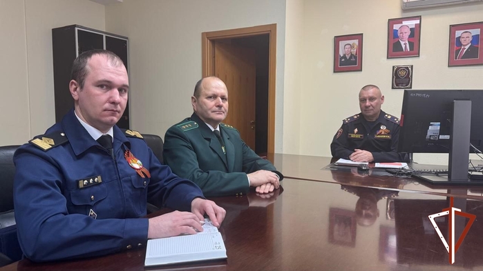 7290319_V_Ugre_Rosgvardiya_rasskazala_regionalnim_jyrnalistam_o_starte_profilakticheskih_prirodoohrannih_meropriyatii (700x393, 157Kb)