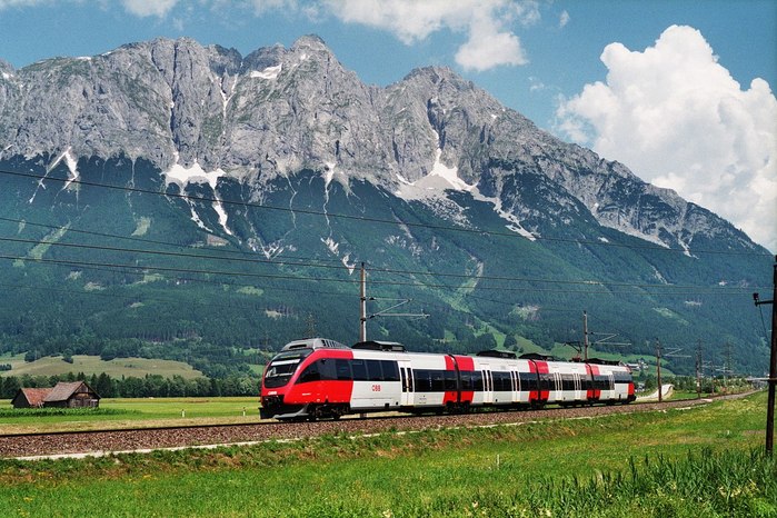 Австрия. Bombardier Talent в Альпах, в долине реки Энс (700x466, 117Kb)