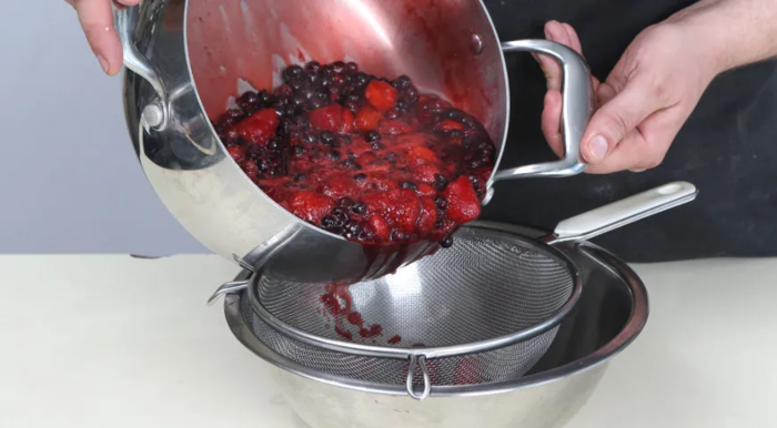 3290568_Screenshot_20250524_at_102713_Otkritii_pirog_s_yagodami_poshagovii_recept_s_foto_na_755_kkal (700x386, 343Kb)
