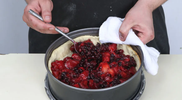 3290568_Screenshot_20250524_at_102701_Otkritii_pirog_s_yagodami_poshagovii_recept_s_foto_na_755_kkal (700x386, 317Kb)